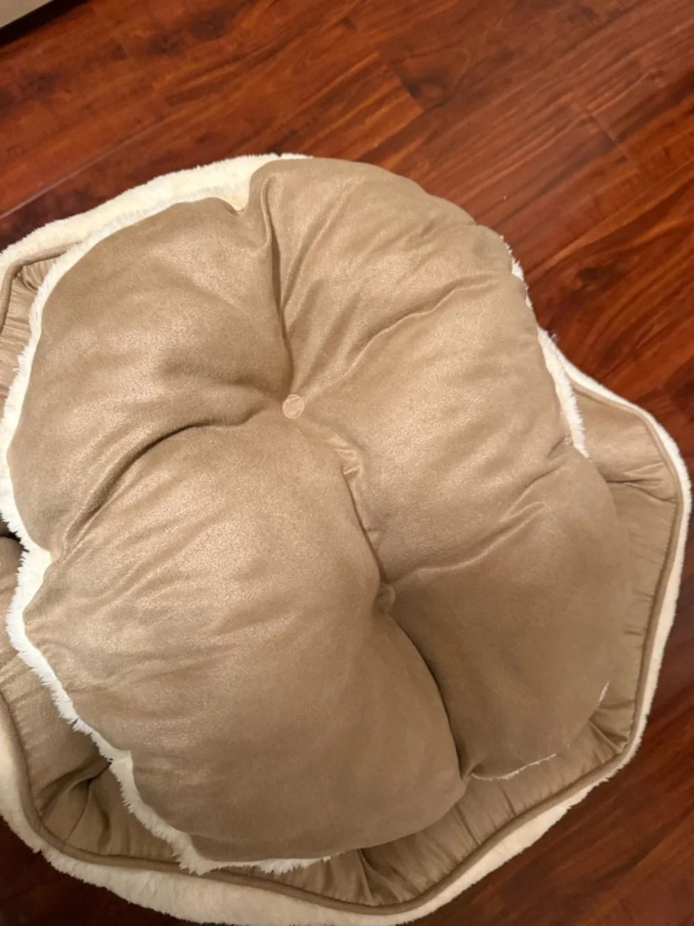 Bedsure cat or small dog bed Like New
